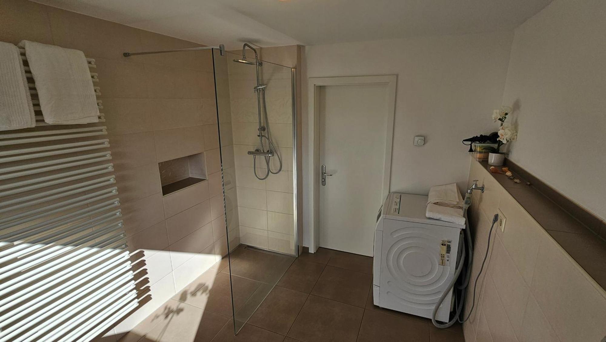 Sehr Schoenes Und Grosses Haus In Dresden - Partys Und Andere Feierlichkeiten Sind Wegen Eventueller Laermbelaestigung Nicht Gestattet Exterior photo